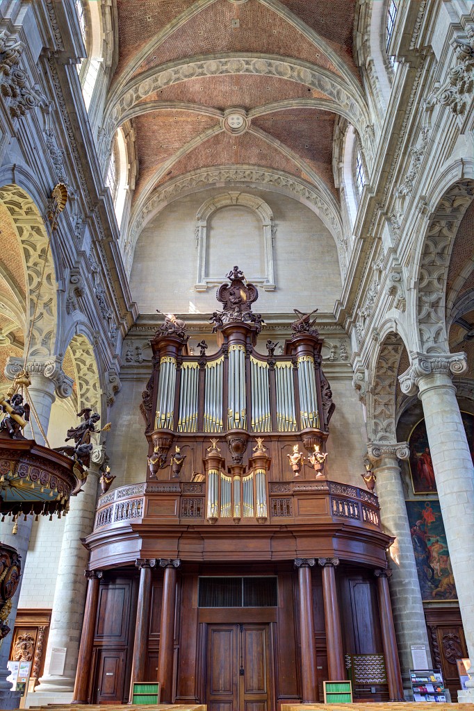 HDR kerkfotografie Sint-Servaasbasiliek Grimbergen basiliek basilica basilique kerk eglise bedevaart rooms katholiek religie religion bedevaartsoord